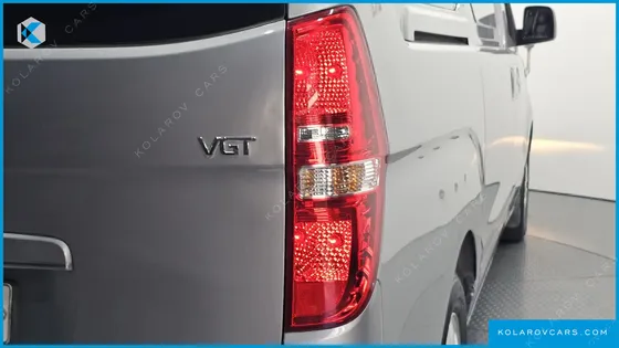 HYUNDAI STAREX VAN 3-SEATER