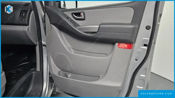HYUNDAI STAREX VAN 3-SEATER