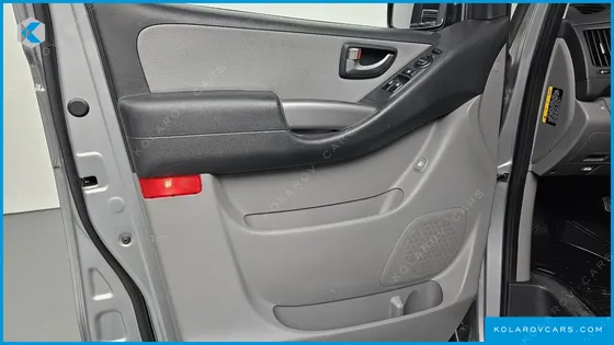 HYUNDAI STAREX VAN 3-SEATER