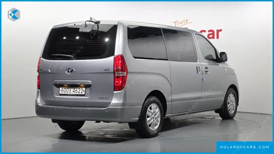 HYUNDAI STAREX VAN 5-SEATER