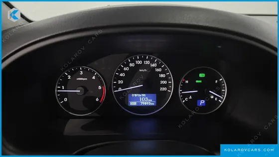 HYUNDAI STAREX VAN 5-SEATER