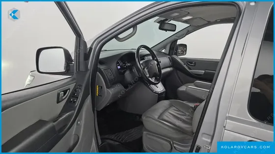 HYUNDAI STAREX VAN 5-SEATER