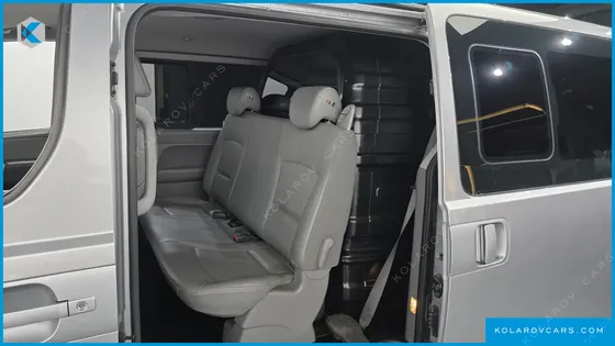 HYUNDAI STAREX VAN 5-SEATER