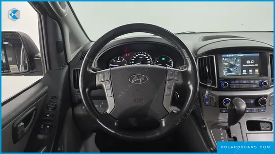 HYUNDAI STAREX VAN 5-SEATER