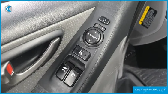 HYUNDAI STAREX VAN 5-SEATER