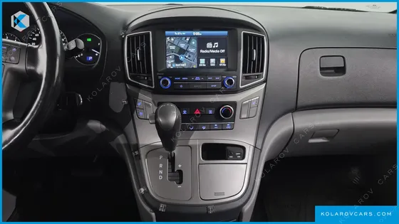 HYUNDAI STAREX VAN 5-SEATER