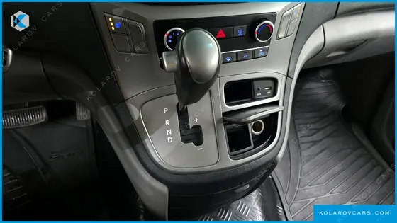 HYUNDAI STAREX VAN 3-SEATER