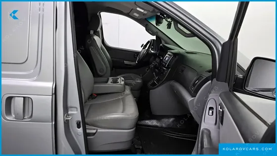HYUNDAI STAREX VAN 3-SEATER