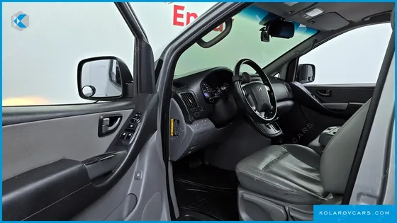 HYUNDAI STAREX VAN 3-SEATER