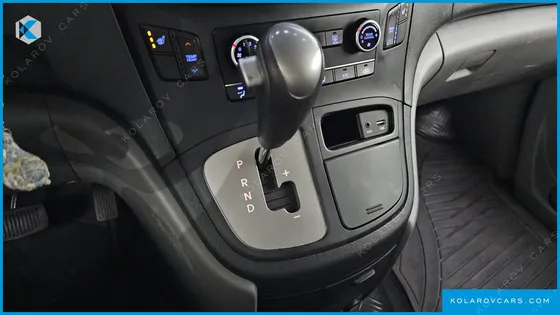 HYUNDAI STAREX WAGON 12-SEATER