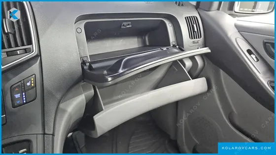 HYUNDAI STAREX WAGON 12-SEATER