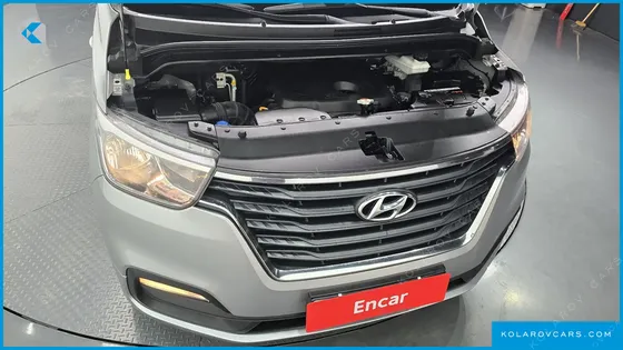 HYUNDAI STAREX VAN 5-SEATER