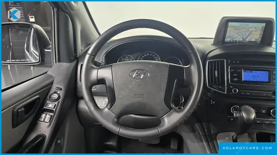 HYUNDAI STAREX VAN 5-SEATER