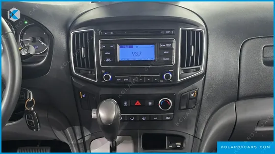 HYUNDAI STAREX VAN 5-SEATER