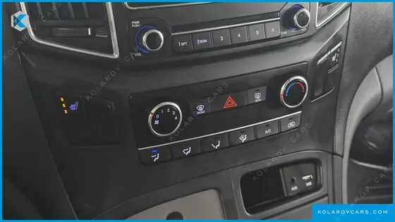 HYUNDAI STAREX VAN 5-SEATER