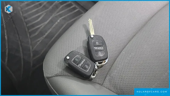 HYUNDAI STAREX VAN 5-SEATER