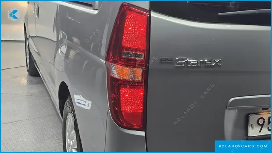 HYUNDAI STAREX VAN 5-SEATER