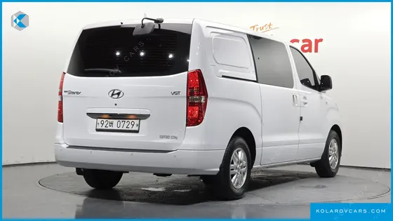 HYUNDAI STAREX VAN 5-SEATER