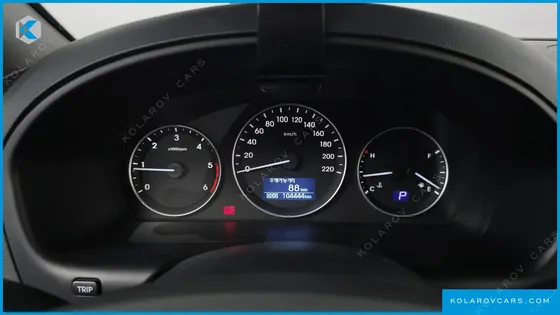 HYUNDAI STAREX VAN 5-SEATER