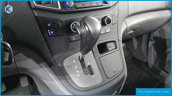 HYUNDAI STAREX VAN 5-SEATER