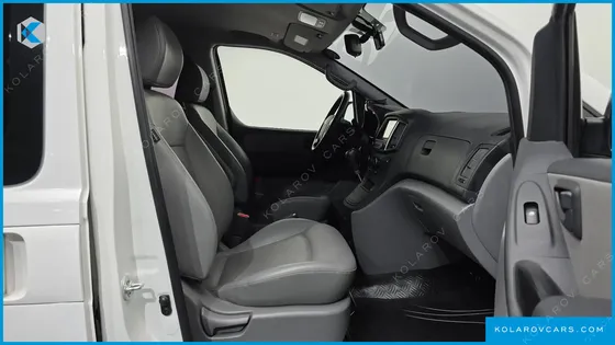HYUNDAI STAREX VAN 5-SEATER