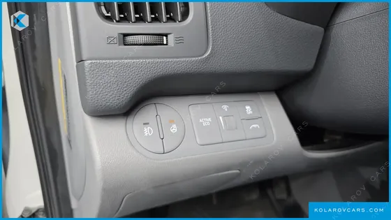 HYUNDAI STAREX VAN 5-SEATER