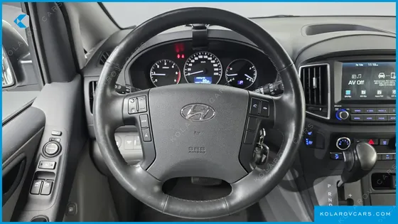 HYUNDAI STAREX VAN 5-SEATER