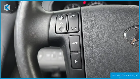 HYUNDAI STAREX VAN 5-SEATER