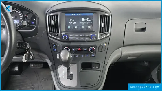 HYUNDAI STAREX VAN 5-SEATER