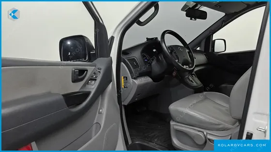 HYUNDAI STAREX VAN 5-SEATER