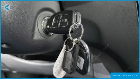 HYUNDAI STAREX VAN 5-SEATER