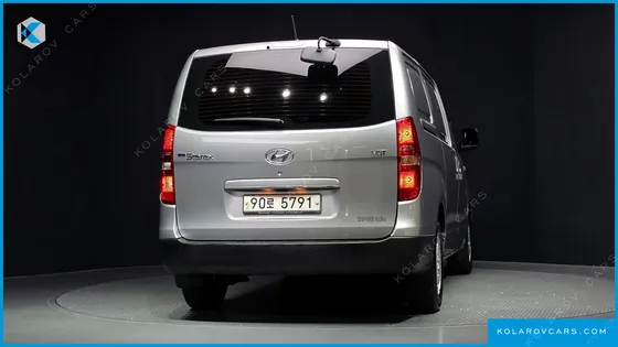 HYUNDAI STAREX VAN 3-SEATER