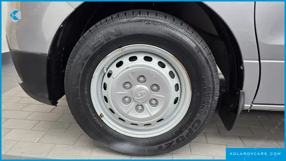 HYUNDAI STAREX VAN 3-SEATER
