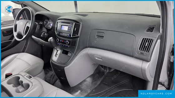 HYUNDAI STAREX VAN 3-SEATER
