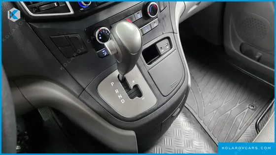 HYUNDAI STAREX VAN 3-SEATER
