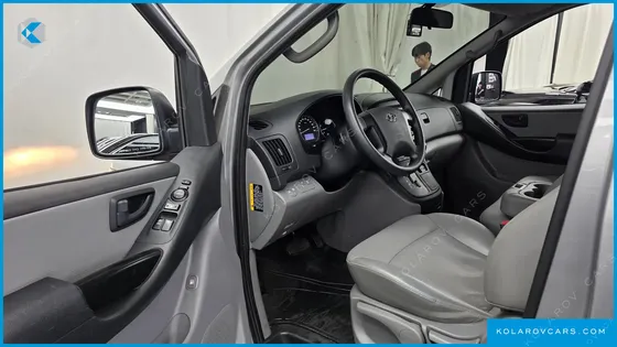HYUNDAI STAREX VAN 3-SEATER