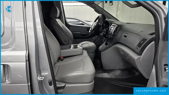 HYUNDAI STAREX VAN 3-SEATER