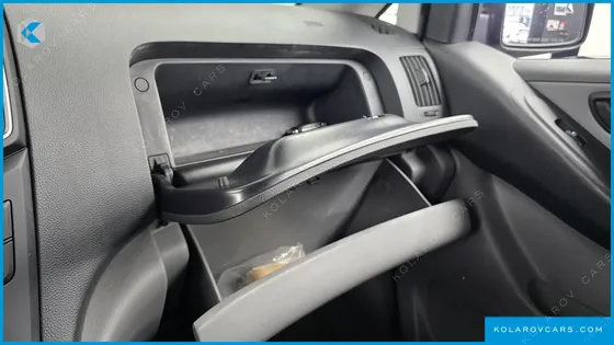 HYUNDAI STAREX VAN 3-SEATER
