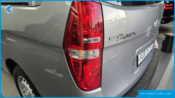 HYUNDAI STAREX VAN 3-SEATER