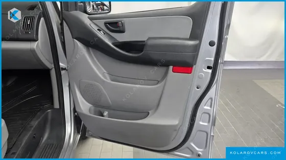 HYUNDAI STAREX VAN 3-SEATER