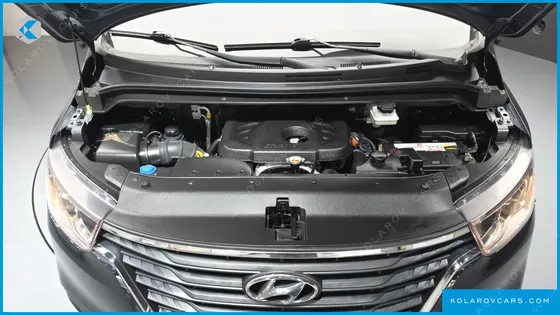 HYUNDAI STAREX VAN 5-SEATER