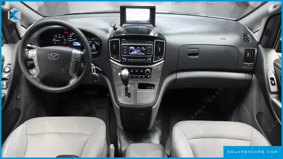 HYUNDAI STAREX VAN 5-SEATER