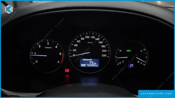 HYUNDAI STAREX VAN 5-SEATER