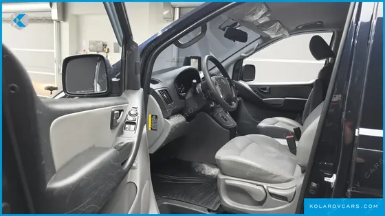 HYUNDAI STAREX VAN 5-SEATER