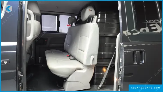 HYUNDAI STAREX VAN 5-SEATER