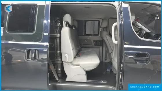 HYUNDAI STAREX VAN 5-SEATER