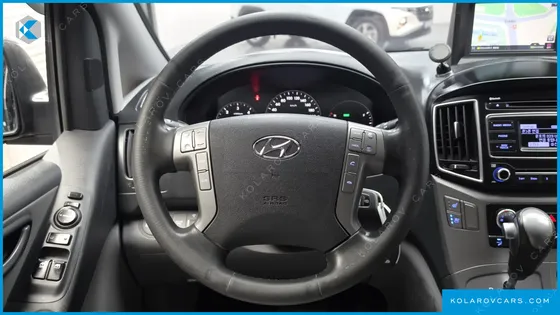 HYUNDAI STAREX VAN 5-SEATER