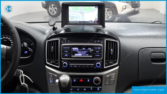 HYUNDAI STAREX VAN 5-SEATER