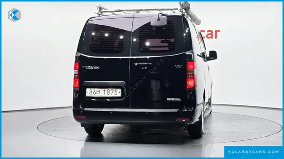 HYUNDAI STAREX VAN 5-SEATER