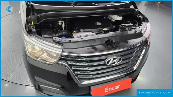 HYUNDAI STAREX VAN 5-SEATER